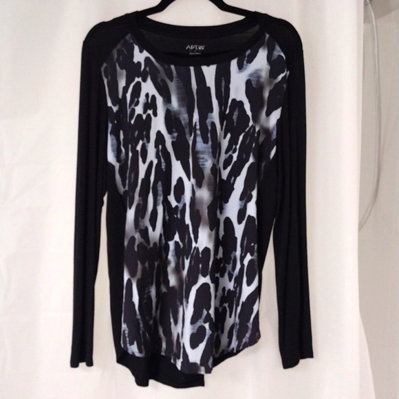 Apt. 9 Tops - Black leopard print top
